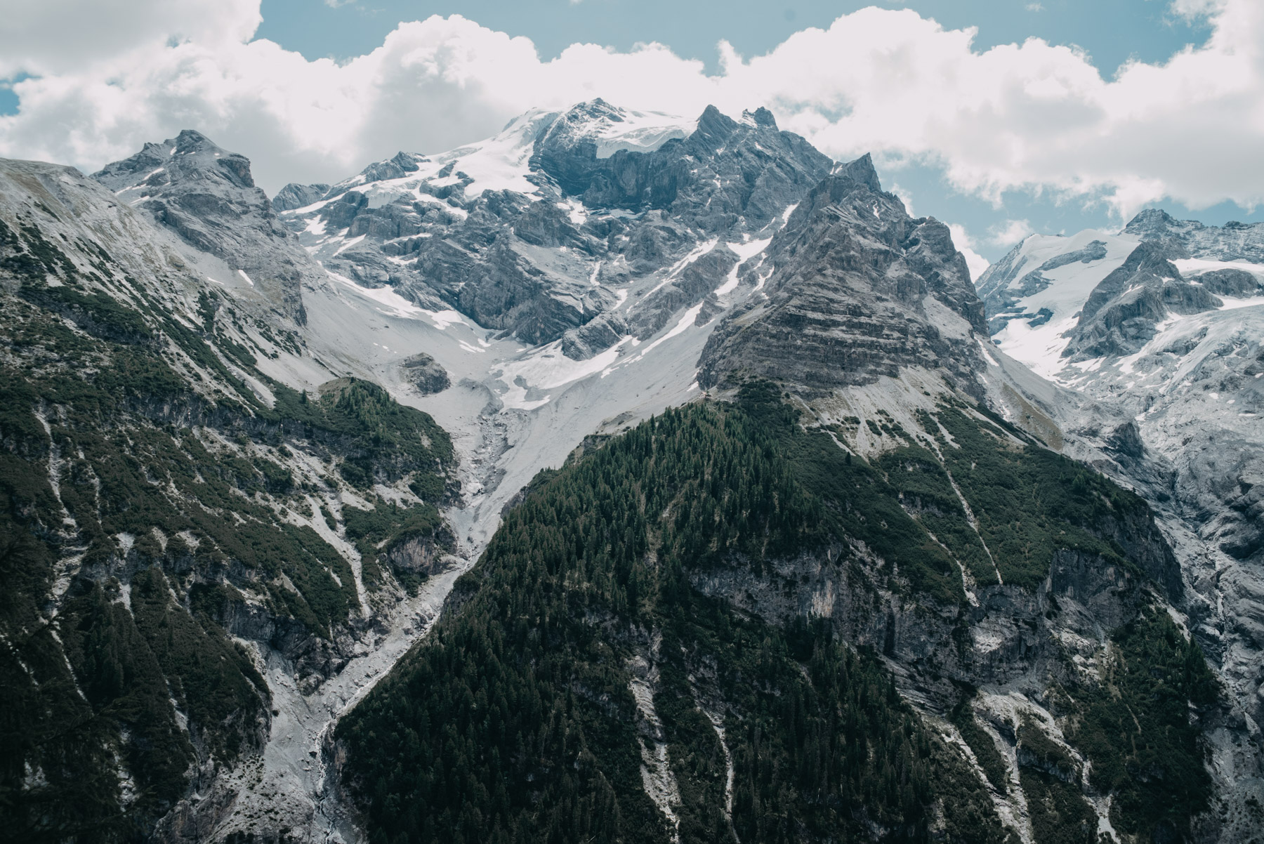 Montagne vicino al passo dello Stelvio in estate, the mountains in the region of Stelvio pass during summer time