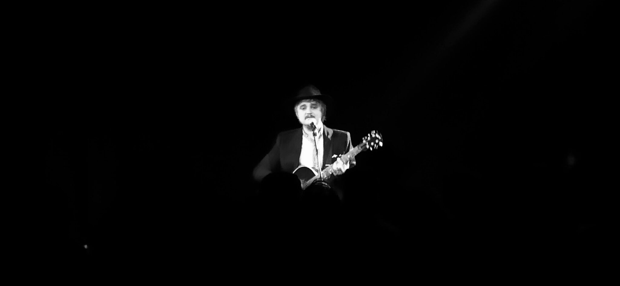 Pete Doherty playing live and acoustic in Milan at the Apollo Club